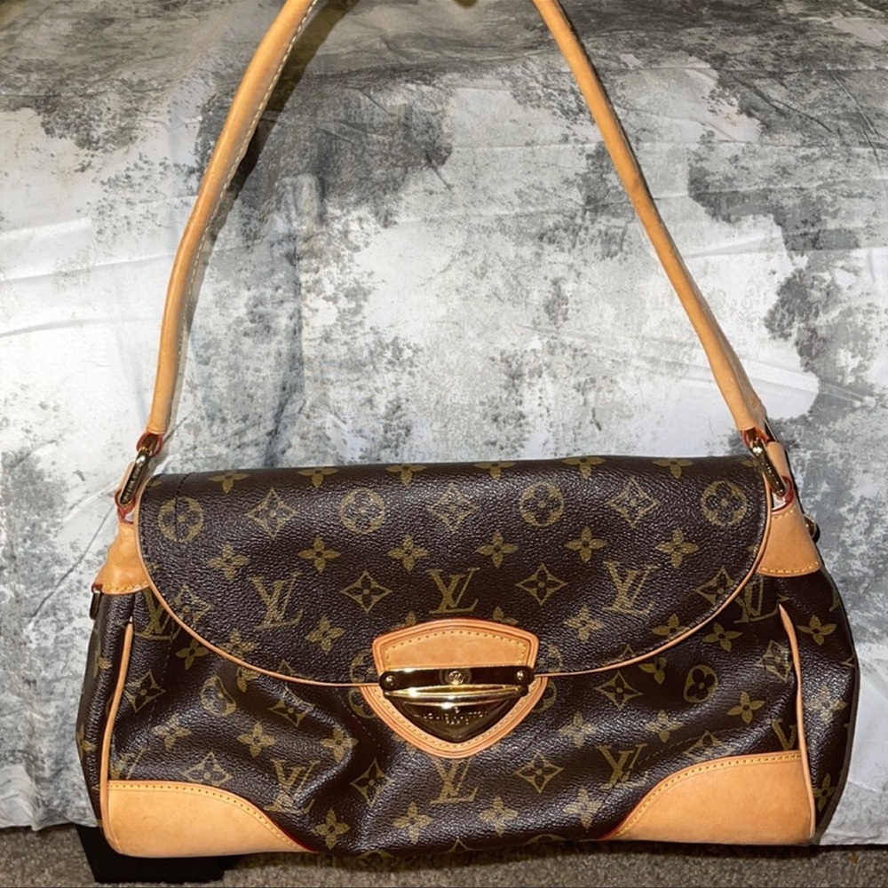 Over the should handbag in great condition! Open to offers:)
